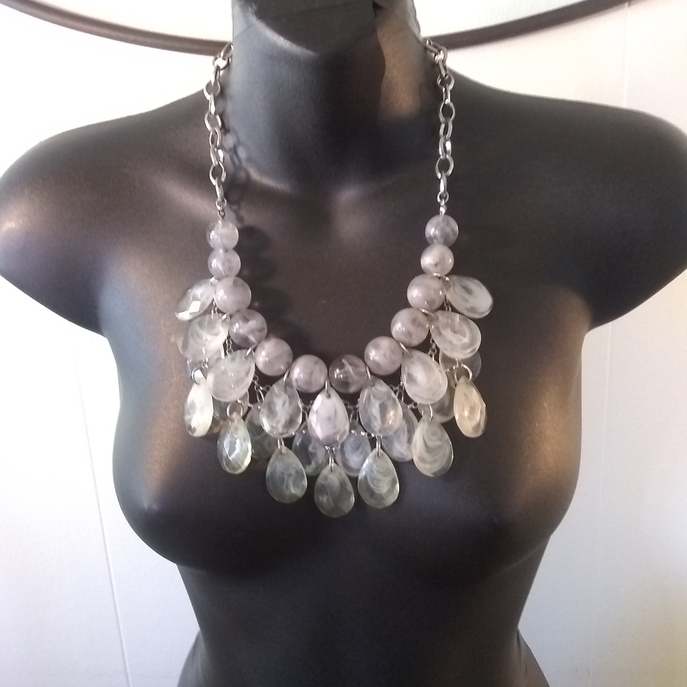 Statement Neckwear - Picture 2 of 4